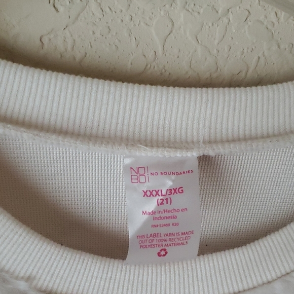 XXL Colorblock Fuzzy Sweater No Boundaries - Picture 2 of 5